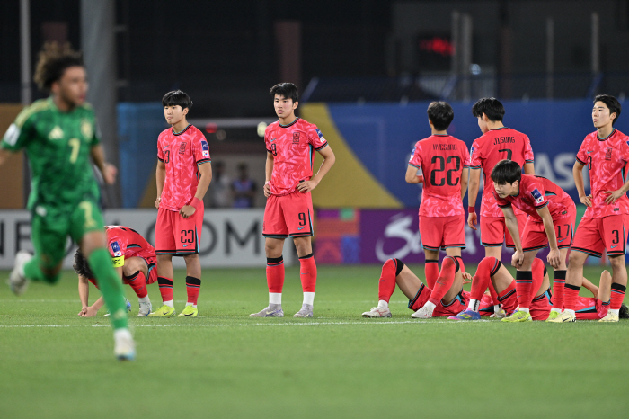 "눈물의 1분→통한의 PK" U-17 대표팀, 日 꺾은 사우디에 승부차기 석패→23년 만의 우승 좌절…북한, 우즈벡에 완패→남북대결 무산