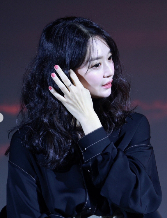 “사람이야 인형이야?” 신민아, 현실감 잃은 넘사벽 미모 ‘눈길’