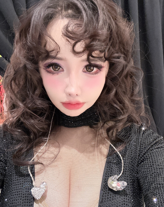 “필터 NO” 박봄, 11kg 감량후 글래머 몸매+인형 미모 자랑