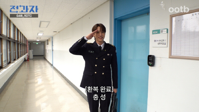 엑소 카이, 재입대한 줄…ROTC 제복도 찰떡 소화"셔츠는 벗어야"('전…