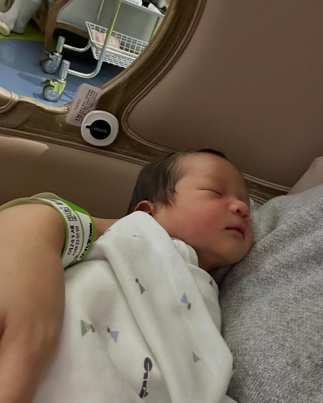 손담비♥이규혁, 딸 낳고 경사 제대로 터졌다..선물만 산더미