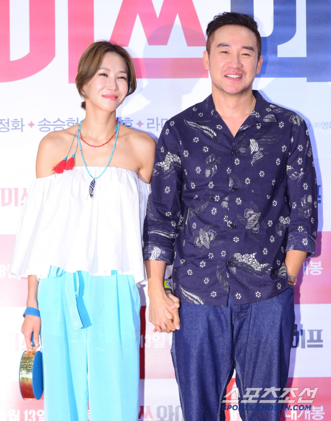윤혜진, 8년 활동중단 끝낸 ♥엄태웅 복귀에.."진짜 감사한 밤"