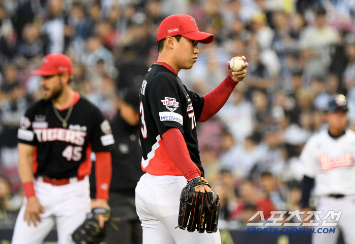 "마음 안 다쳐야 하는데.." KIA 윤영철, 3볼에서도 스트라이크를 못…