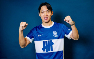 '서른둘 늦깎이 유럽파' 이명재 드디어 유럽데뷔 꿈 이뤘다! 두 달만에 '감격 출격'…크롤리전 20분→키패스 1개