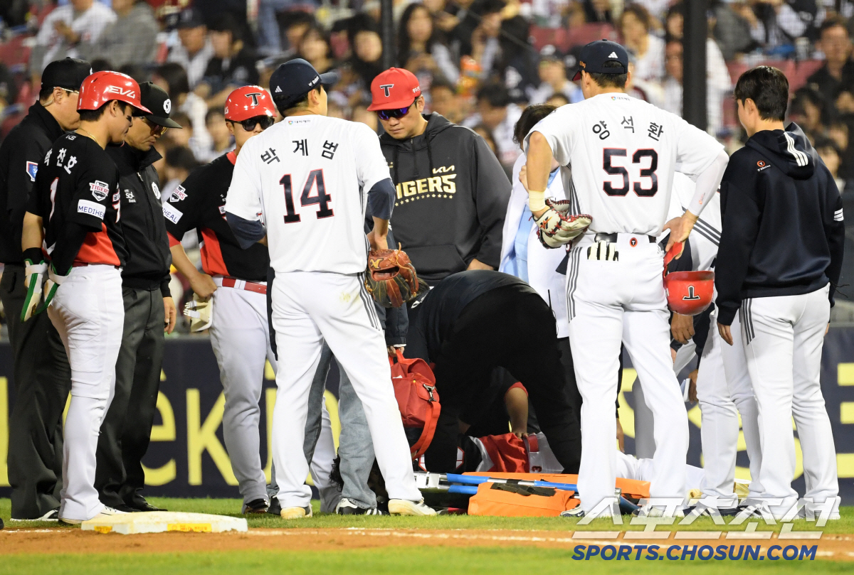 'KIA 천만다행' 정면 충돌 → 거즈 물고 병원행 "턱, 치아에 이상 …