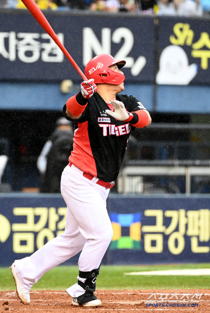 42세 최형우 괴력! 시속 171km 미사일 쐈다 → 잠실 센터 넘긴 1…