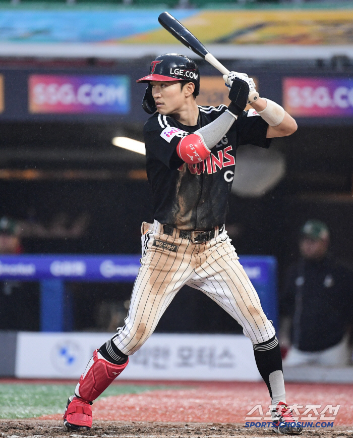 '15안타 11득점 폭발' 최강 선두 LG, 2시간 35분 중단에도 SS…