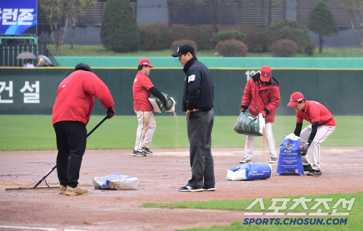 무서워서 우천 취소 못한다, 감독들 성토 "더블헤더 올해는 대체 왜?"[…