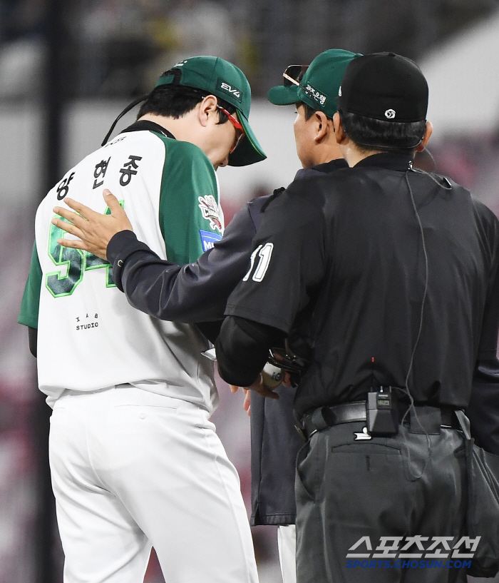 양현종은 왜 마운드에서 내려올 때도 제일 먼저 뛰어올까 → 그가 '대투수…