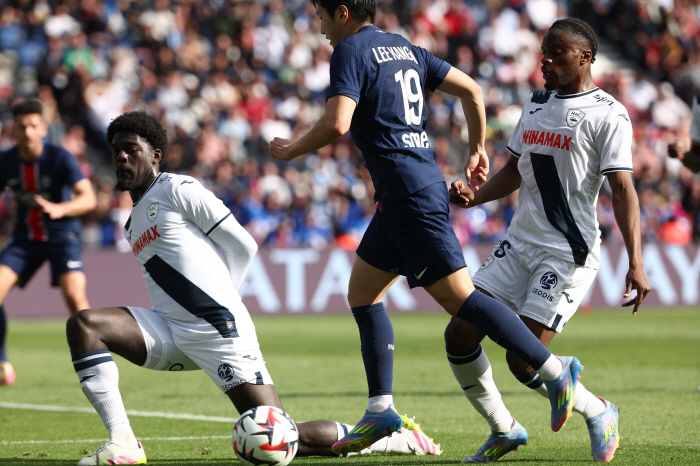 맨유 러브콜에도…'PSG, 이래서 못 보내!' 이강인 복귀, 수비형 MF…