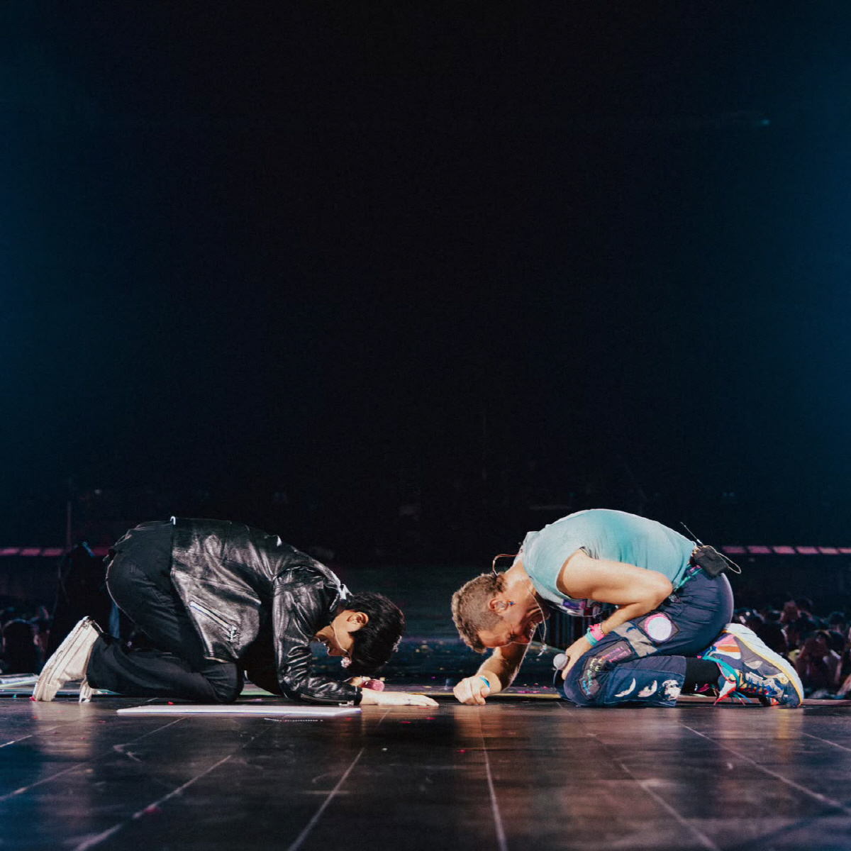 '역시 월드클래스'..BTS 진, 콜드플레이 공연에 게스트 등장, 크리스…