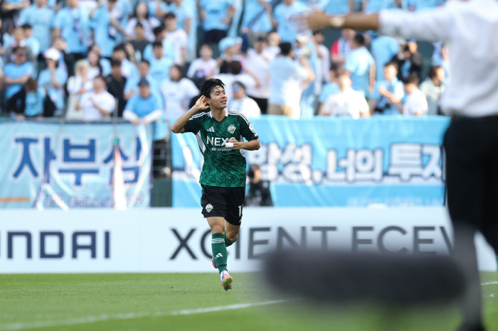 [전주리뷰]'전진우 멀티골+콤파뇨도 골맛' 전북, 안방서 쾌승 '6G 무패'…감독 사퇴 대구 7연패