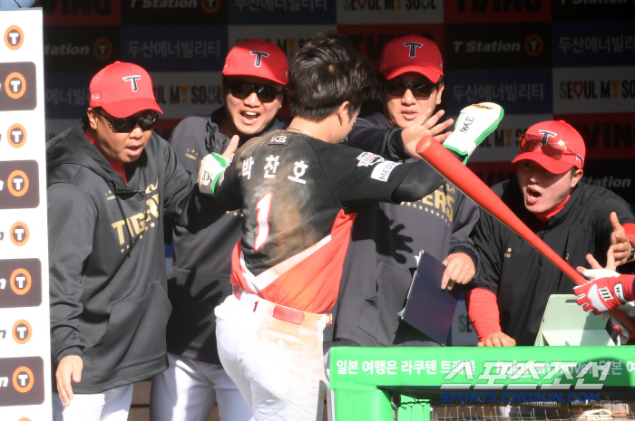 '4안타+번뜩이는 재치' KBO 최고 포수 양의지 허 찌른 홈 쇄도...리드오프 박찬호 미친 활약[잠실 현장]