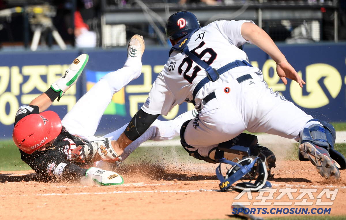 '4안타+번뜩이는 재치' KBO 최고 포수 양의지 허 찌른 홈 쇄도...…