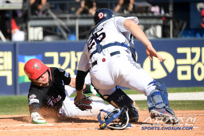 '4안타+번뜩이는 재치' KBO 최고 포수 양의지 허 찌른 홈 쇄도...…