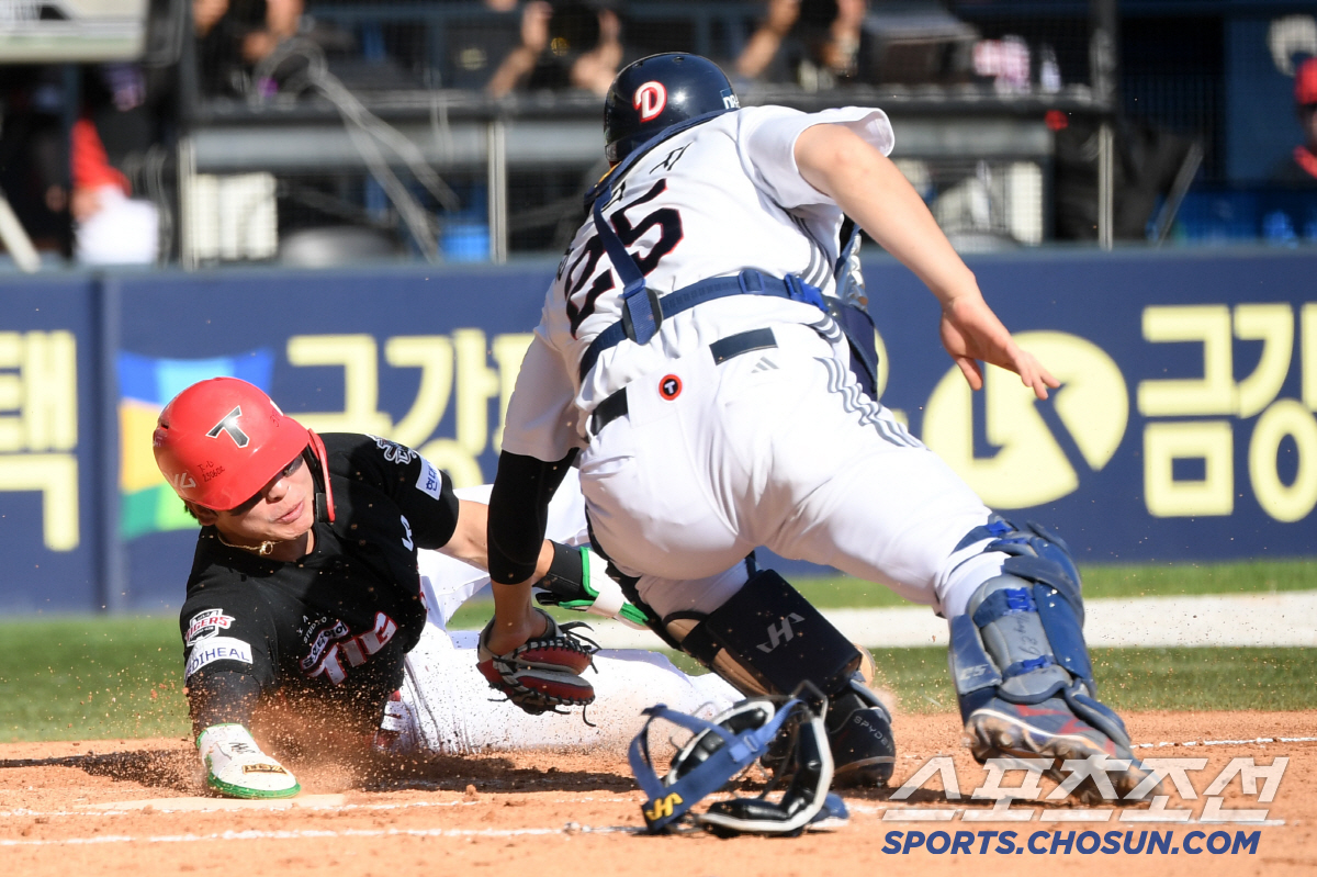 '4안타+번뜩이는 재치' KBO 최고 포수 양의지 허 찌른 홈 쇄도...…