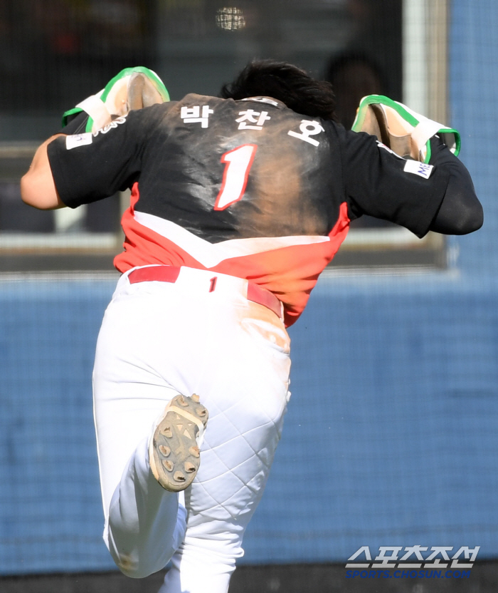 '4안타+번뜩이는 재치' KBO 최고 포수 양의지 허 찌른 홈 쇄도...…