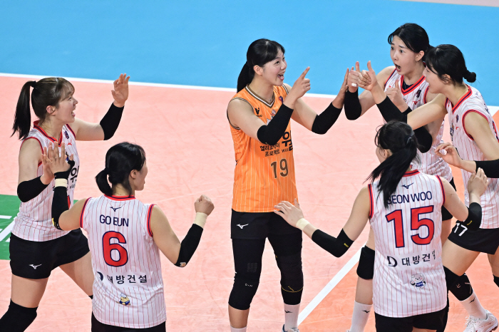 '멋진 경기력' 태국 올스타, 오심도 극복하며 한국에 완승! 타나차 맹활…