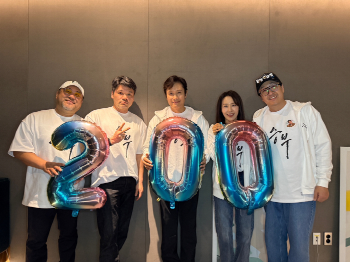 [공식] 이병헌이 멱살 잡고 이끈 '승부', 27일 만에 200만 돌파.…