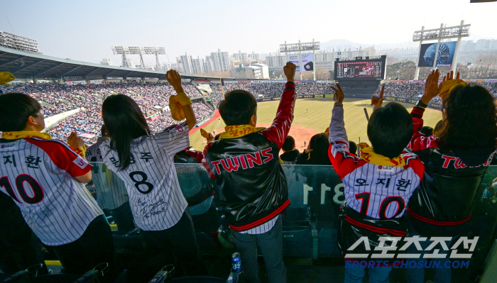 내일 최소경기 200만 돌파. 1200만명도 넘을 기세... 상승세 한화, 롯데 관중 몰이 불지핀다[SC 포커스]