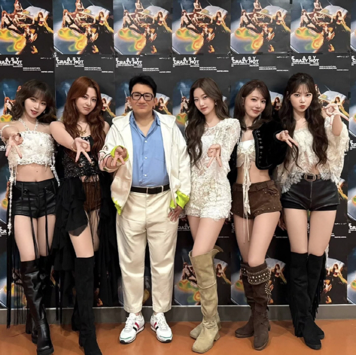 '반쪽 된' 방시혁, 르세라핌 옆에서도 이 정도..'초슬림 몸매' 자랑