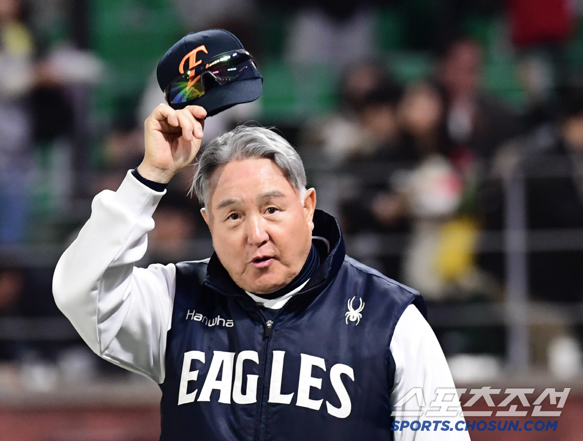 삼성마저 넘었다! 8승2패 '파죽지세' 거인군단 이끈 명장의 힘, 이제 …