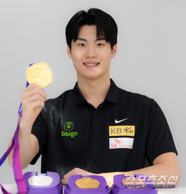 "英가이X스콧 동시 터치패드" '디펜딩챔프'황선우의 자유형200m,올 세…