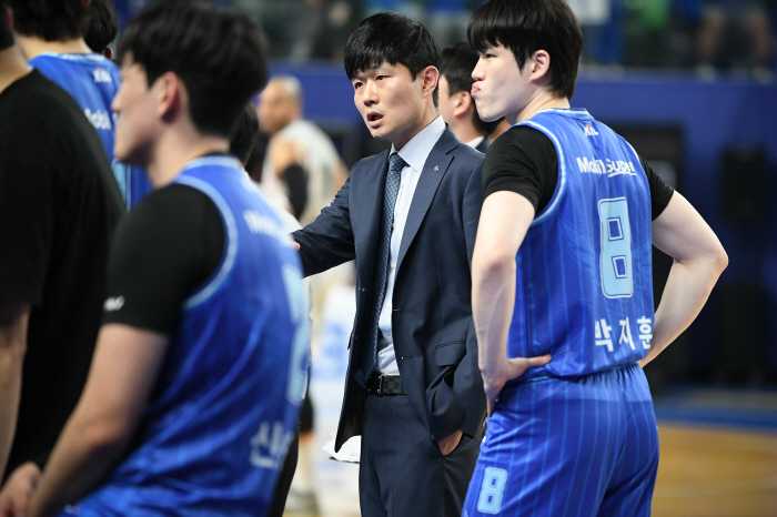 '명경기 망친 판정 논란' KBL 공식 입장 "오심 심판 PO 출전 정지…