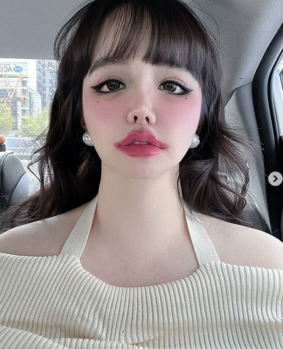 박봄 실물 보니..비현실 인형 비주얼 놀라워