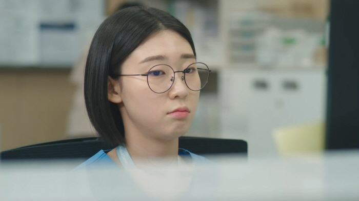 "진짜 전공의 아냐?"..1년차 김사비, 현실 '착붙' 연기에 관심UP,…