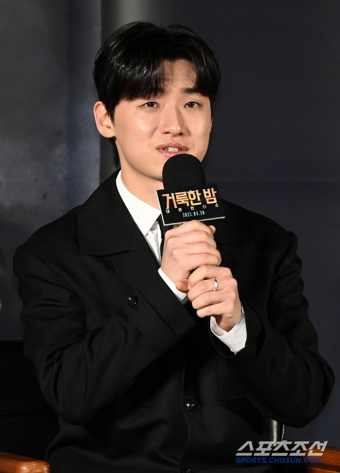 [SC현장] 마동석, 폼 다 죽었네…'거룩한 밤'에 날린 물주먹 펀치 한…
