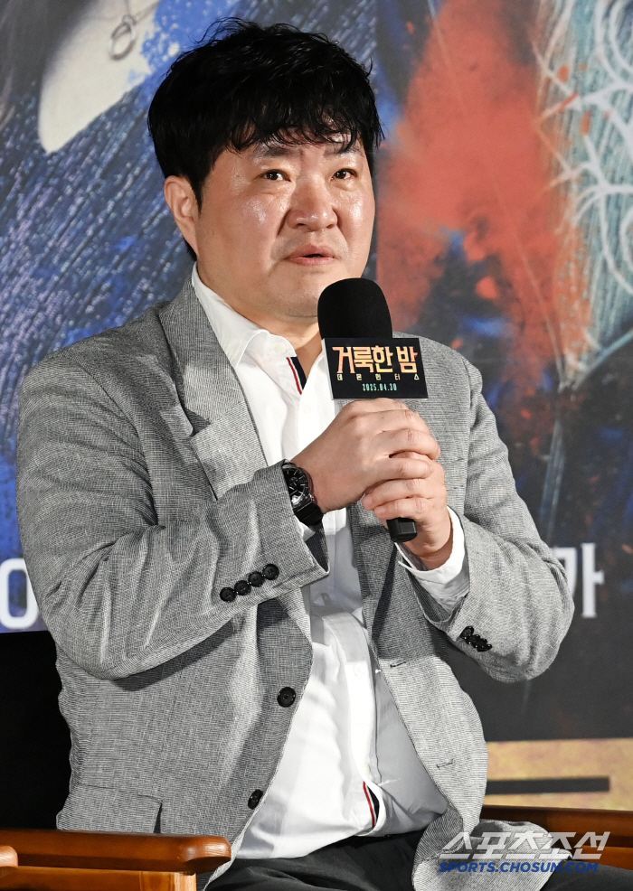[SC현장] 마동석, 폼 다 죽었네…'거룩한 밤'에 날린 물주먹 펀치 한…