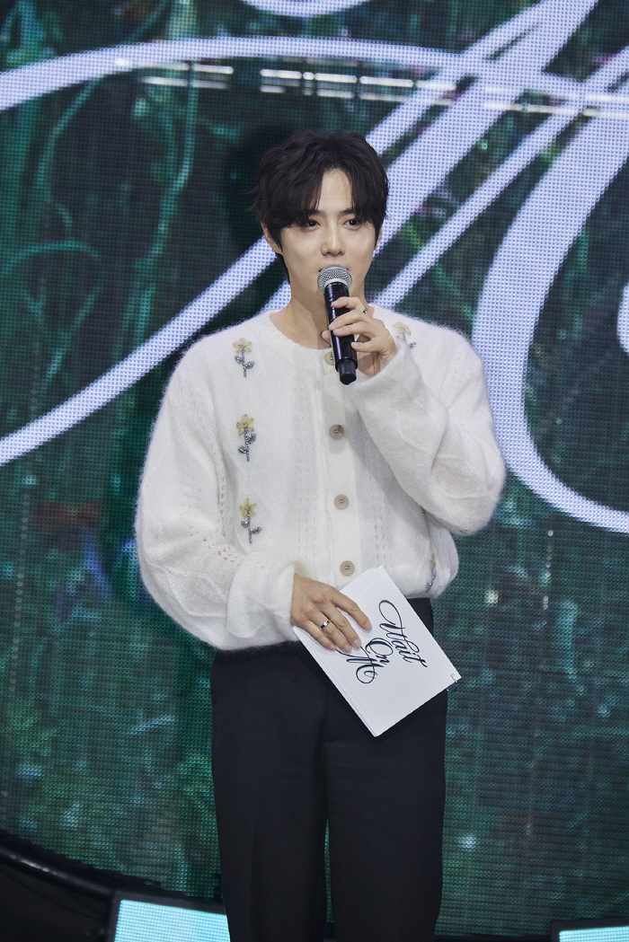 [SC현장] "엑소는 SM과"…카이, 절제된 섹시미로 레전드 컴백(종합)