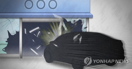"나를 정신병원에 보내다니"…한낮 차로 파출소 돌진 60대 검거
