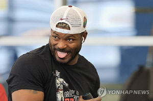 속 터지는 외국인 타자들…프로야구 타율 톱10 '전멸'