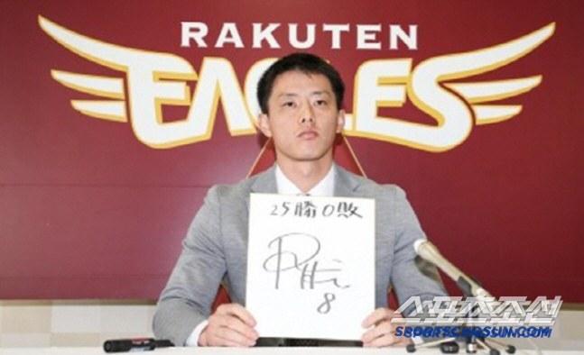 개막전 4번 타자→외야 대수비→1군 등록 말소, 안타 1위 괴짜 외야수 …