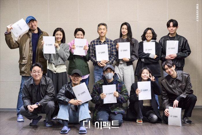 이상희·김영민· 이윤지·옥자연, 명배우 총출동 연극 '디 이펙트'..대본 리딩도 '압도적 몰입감'