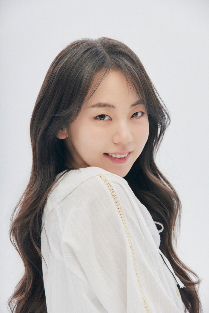 안소희, 연극 '꽃의 비밀'서 생활밀착형 연기..압도적 몰입감 '견인'