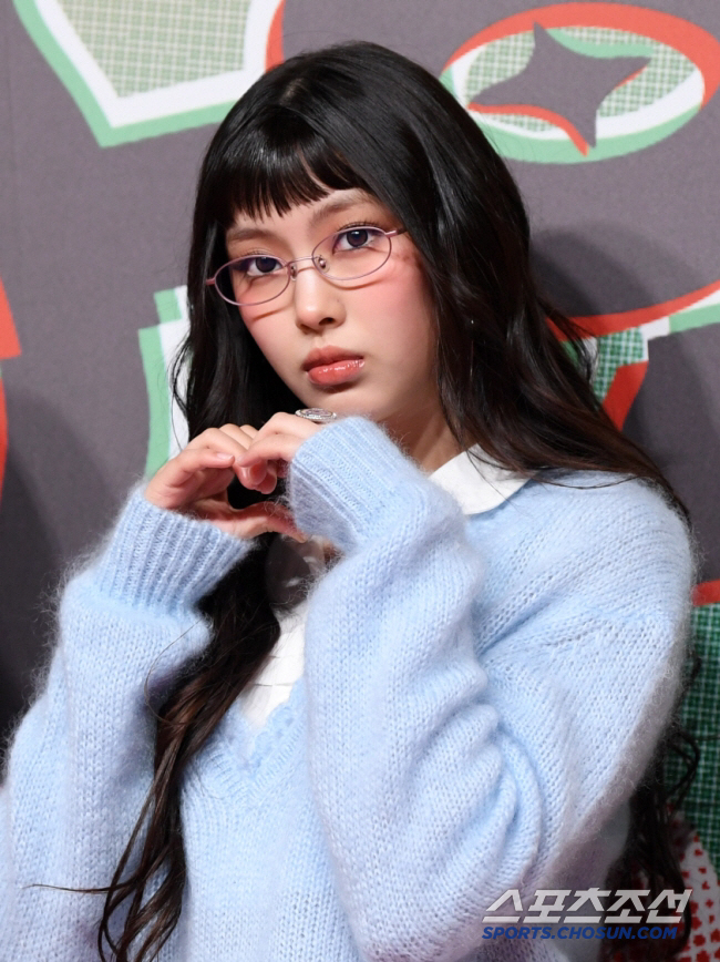 '활동중단' 뉴진스 혜인, '위 통증' 건강이상에도 팬들에 손편지 "시련 양분삼아 자라날것"[SC이슈]