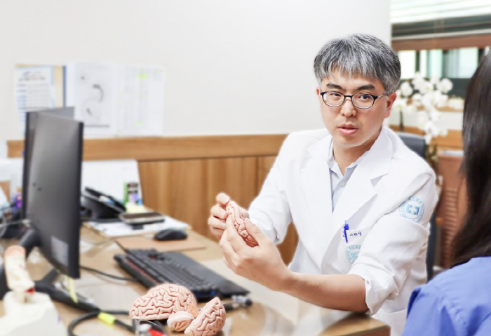 다정하던 부모님 갑자기 의심 많아지고 공격적으로 변했다면…
