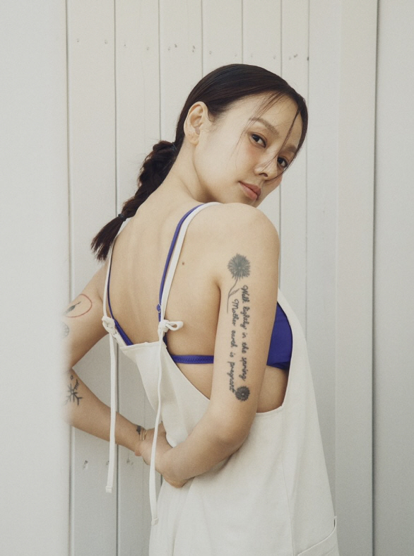 '53kg' 이효리, 브라톱에 드러난 온몸 타투..요가로 만든 건강美