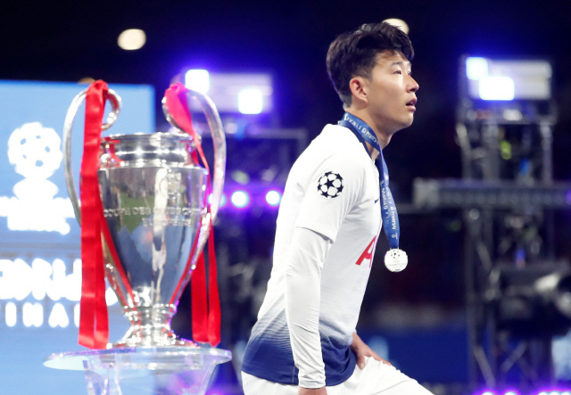 '평생 무관' 손흥민, 커리어 최악 치욕 온다...리버풀 우승 축하드립니…