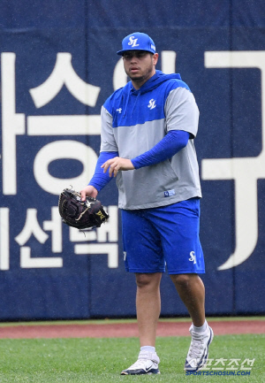 '비도 막지 못한 루틴' 꾸준함의 상징 후라도...승운만 빼고 다 가진 사나이