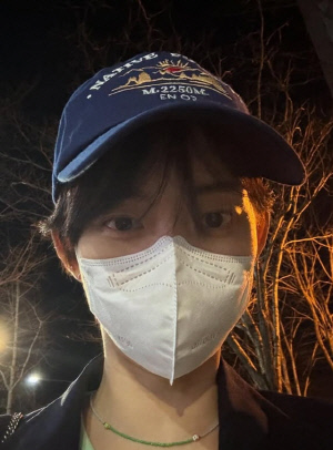 [SCin스타] ‘남친짤’ 저격 숏컷 선보인 신현빈… 분위기 美쳤다