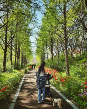 류시원, ♥19세 연하 아내 딸과 산책 