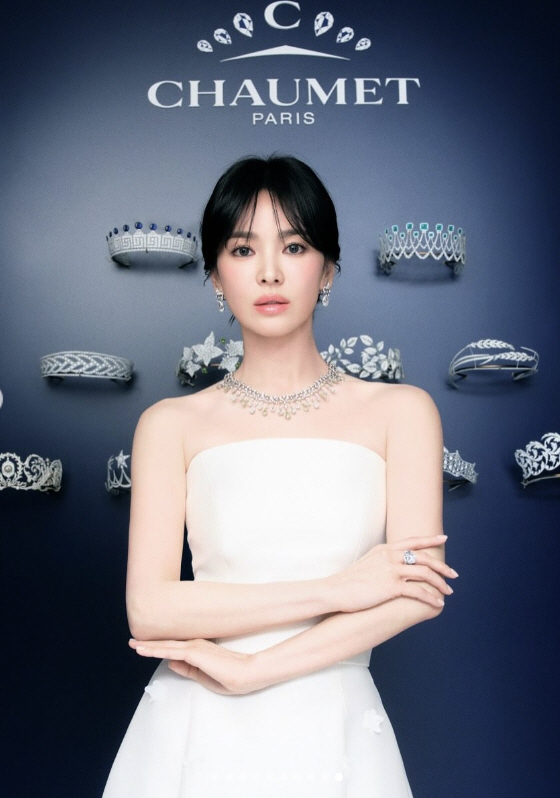 "43세 맞아?" 송혜교, 믿기 힘든 미모에 "이게 B컷" 충격