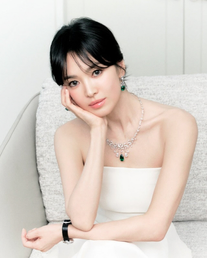 [SCin스타] 송혜교, 파리 하이 주얼리 행사서 '여신 아우라'…고혹美…