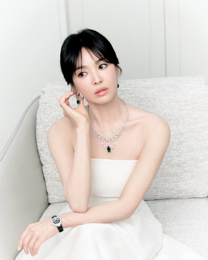 [SCin스타] 송혜교, 파리 하이 주얼리 행사서 '여신 아우라'…고혹美…