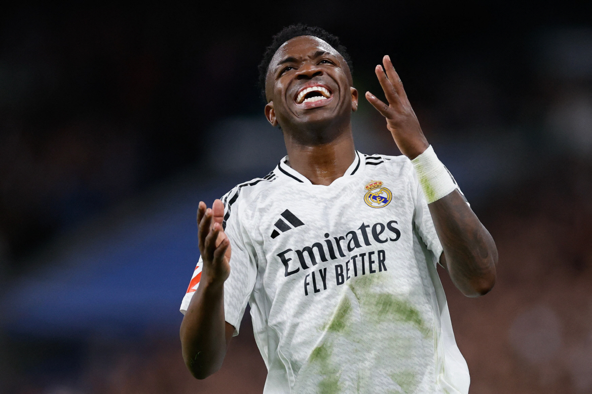 축구 역사상 최대 계약 '1조 6000억' 거절...비니시우스 미쳤다! …