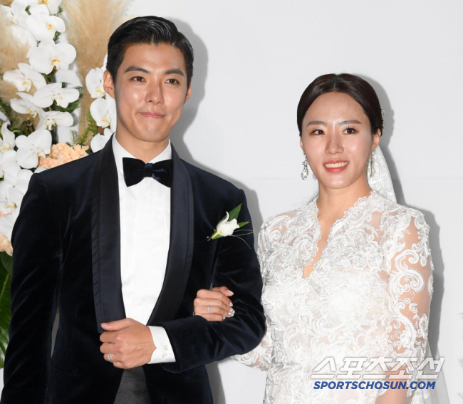 "아내가 제일 잘 팔려"…강남, ♥이상화 눈치 보더니 '가족 마케팅' 끝…
